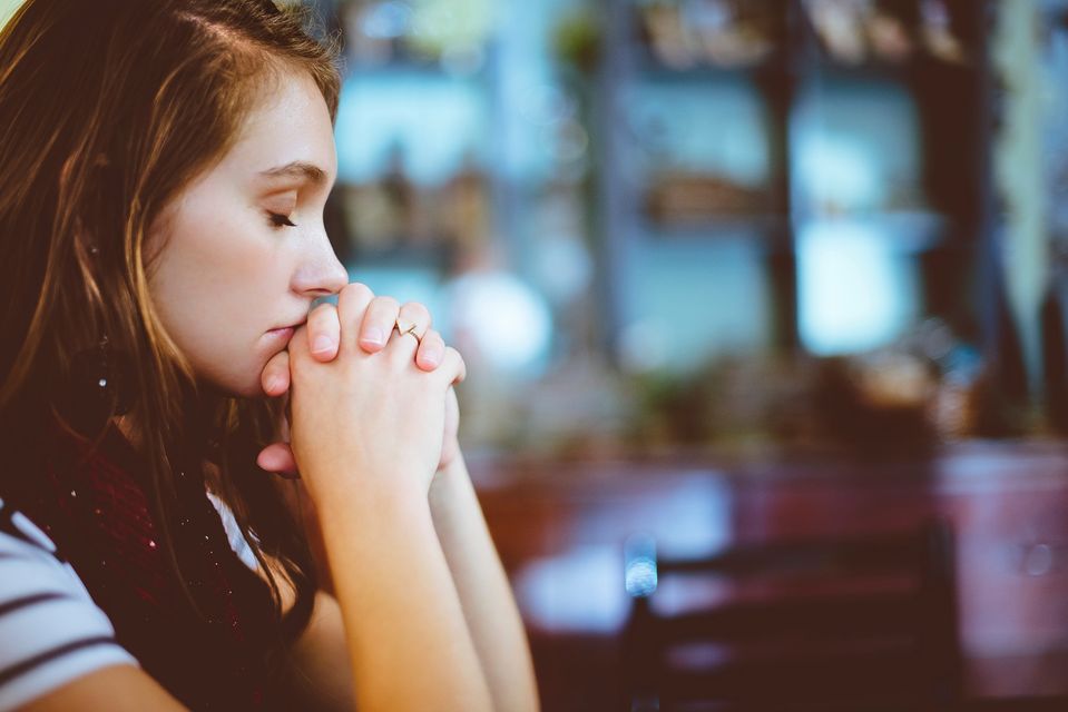 lady praying